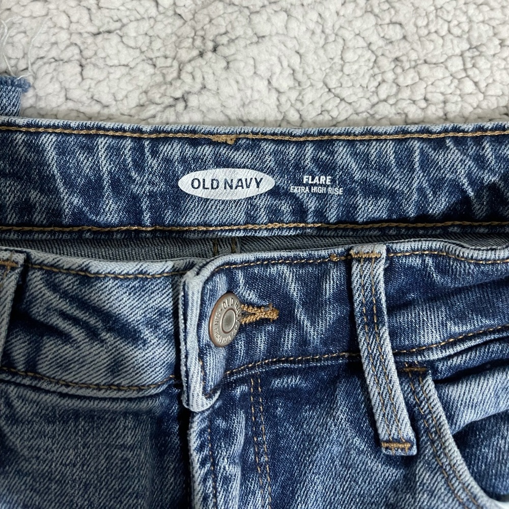 New Old Navy Extra High-Waisted Acid-Wash Flare Cut-Off Jeans - Picture 4 of 5